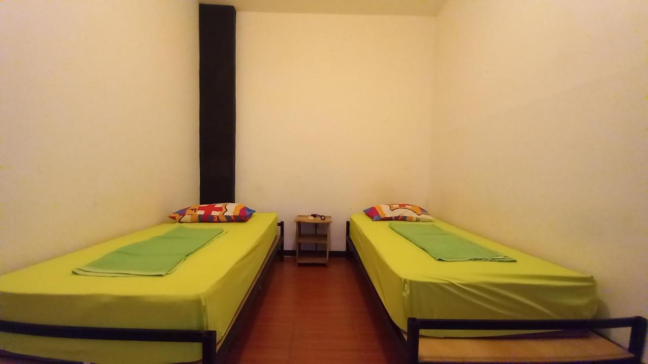 Dc Hotel & Hostel Лабуан-Баджо Екстер'єр фото