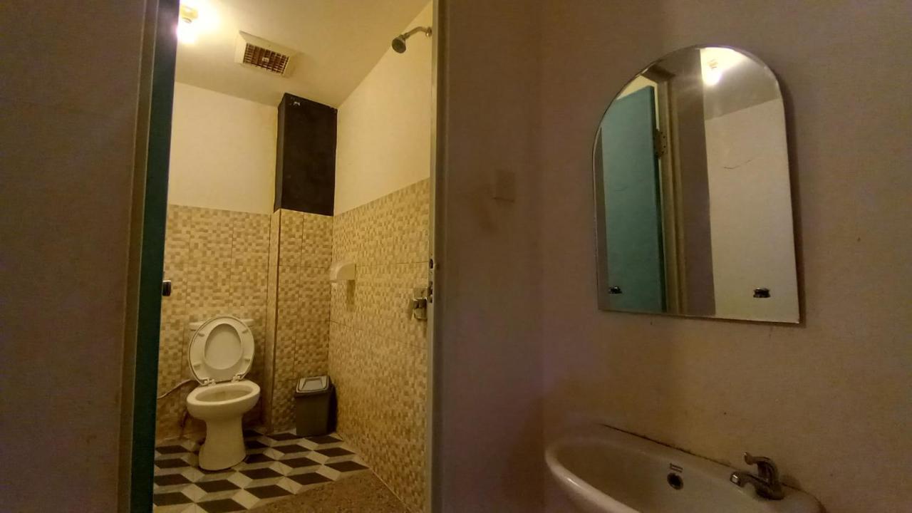 Dc Hotel & Hostel Лабуан-Баджо Екстер'єр фото