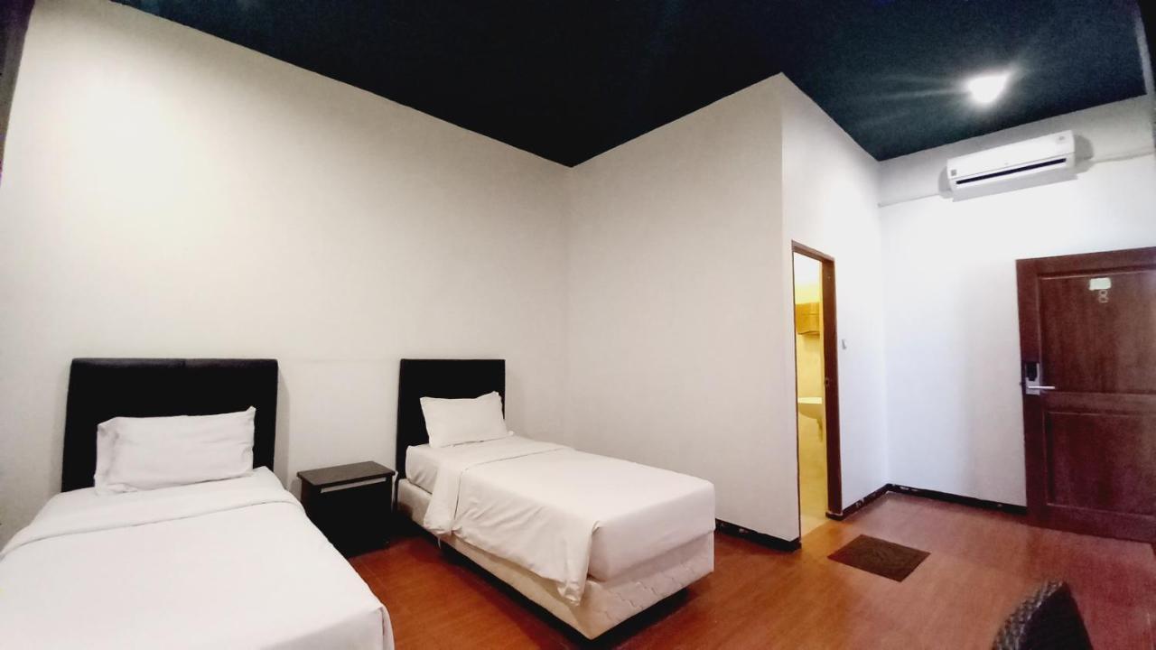 Dc Hotel & Hostel Лабуан-Баджо Екстер'єр фото