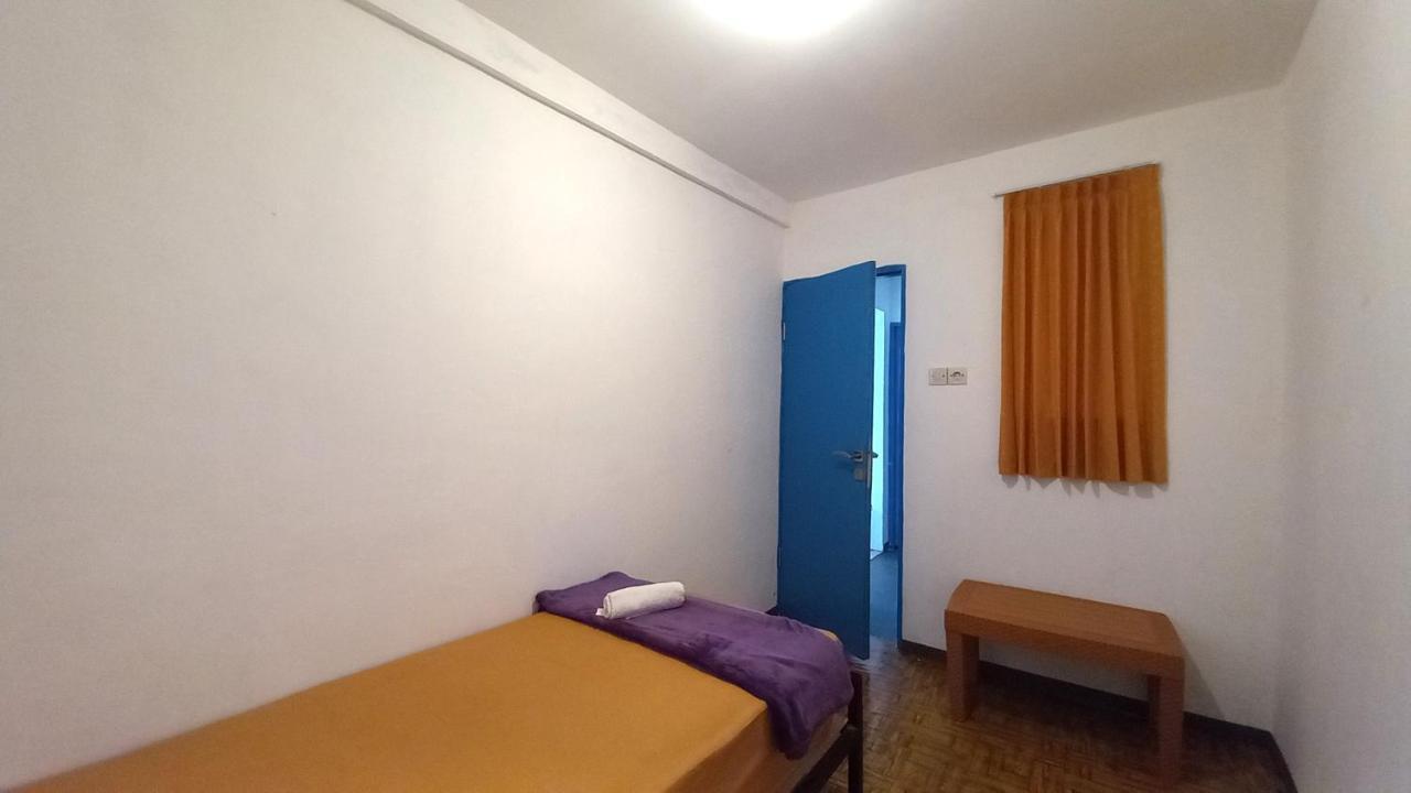 Dc Hotel & Hostel Лабуан-Баджо Екстер'єр фото